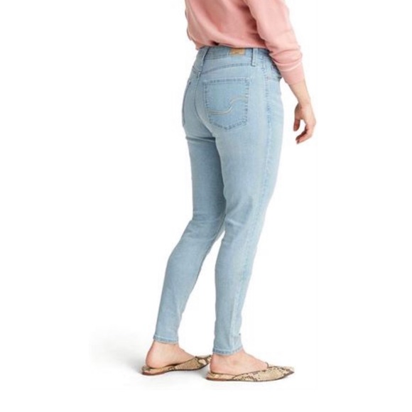 Signature by Levi Strauss & Co.® Gold Women's Midrise Super Skinny Jeans - 38x28 - Picture 2 of 16